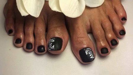 Matte pedicure - custom solutions in nail design