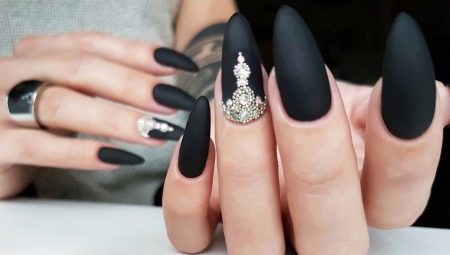 Fashionable options for a dark matte manicure