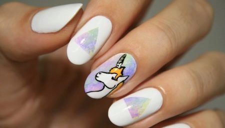 Unicorn manicure design with unicorn.
