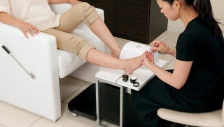 Stands for pedicure: varieties and tips for choosing
