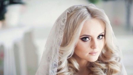 Wedding hairstyles with her hair loose: fashion trends and styling