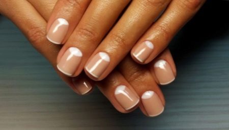 Manicura blanca i beig: idees de disseny i decoració impressionants