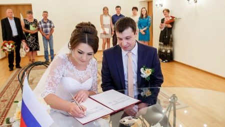 How many days after submitting an application to the registrar register a couple?