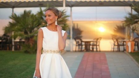 What to wear a guest for a wedding in the summer?