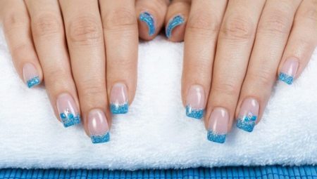 Design blue jacket on nails