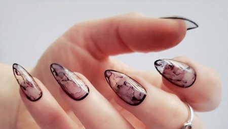 How to make an unusual effect of smoke on nails?