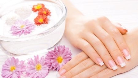 Com restaurar les ungles després de la crema de gel a casa?