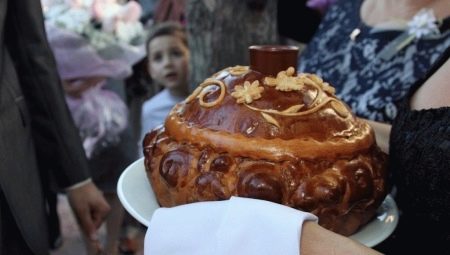 Who makes and holds a loaf at a wedding?
