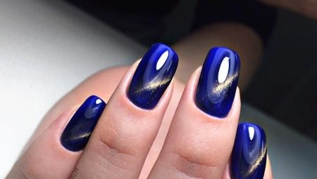 Cat eye manicure in blue shades