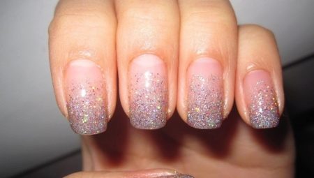 Manicure with sparkles on the tips of the nails.