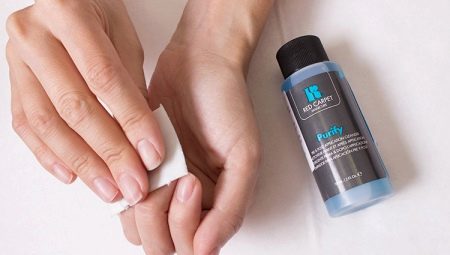 ฉันจำเป็นต้องลบชั้นเหนียวออกจากฐานก่อนที่จะใช้เจลขัดเงาหรือไม่?