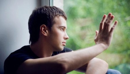 Features of a male introvert and his behavior in relationships