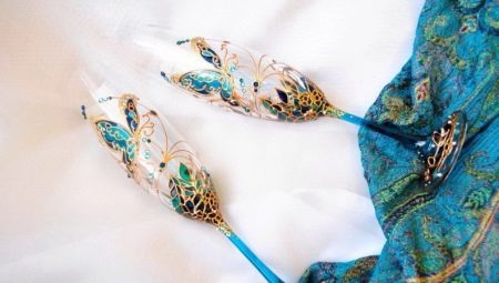 Varieties of decor for wedding glasses and tips for choosing