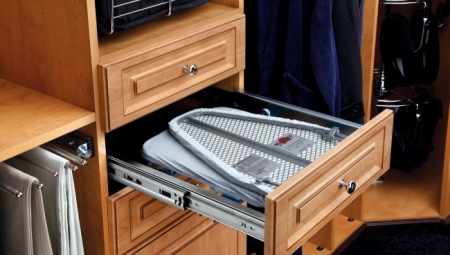 Built-in ironing boards: features and varieties