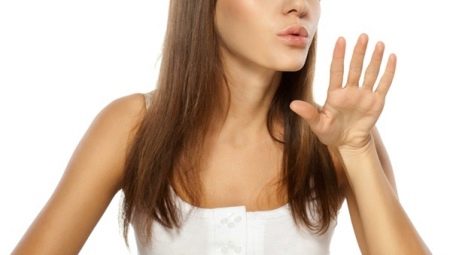 How to quickly dry nail polish?