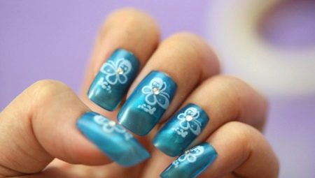 How to glue and remove false nails?