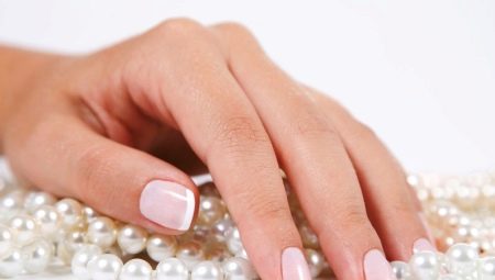 What do healthy nails look like and how does their appearance relate to health?