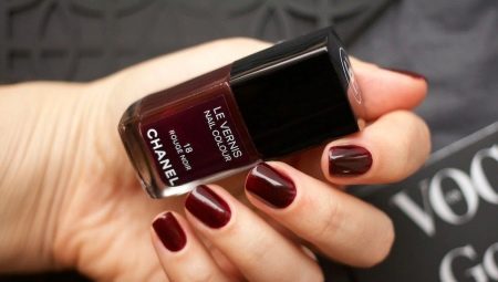 Chanel Nail Polish: Features & Color Picker