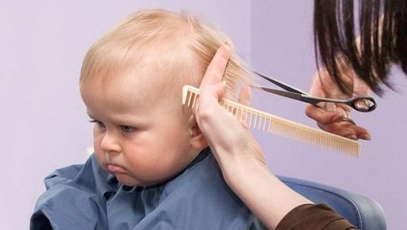 Come tagliare un ragazzo con le forbici a casa?