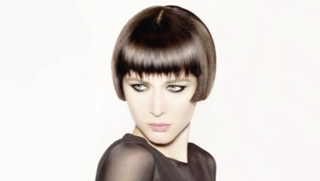 Short bang with bangs: types and selection tips