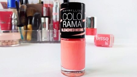 Features and color palette of Colorama nail polishes