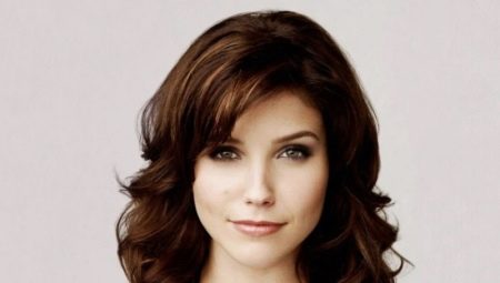 Features haircuts cascade to shoulders