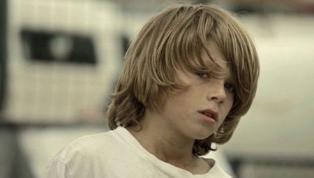 Coupes de cheveux extra longues pour les garçons