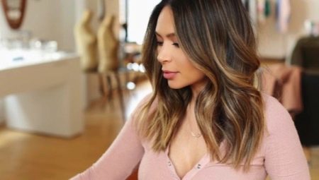 Airtouch (air touch) dyeing on dark hair: features, selection of shade, rules of care