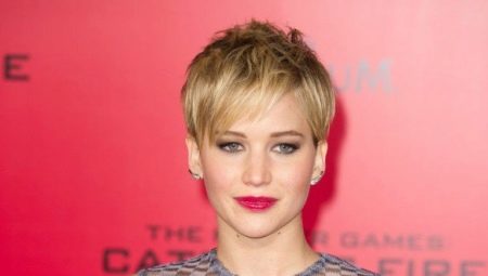 Balayazh pro krátké vlasy: jak správně zvolit správné barvy a barvy?