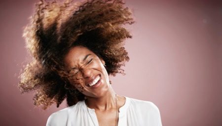 Dauerwelle auf mittlerem Haar