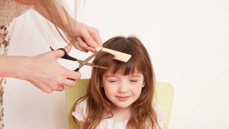 How to cut a bang to a child?