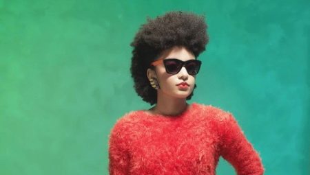 Features of women's hairstyles of the 80s