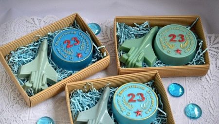 Шта дати деци 23. фебруара?