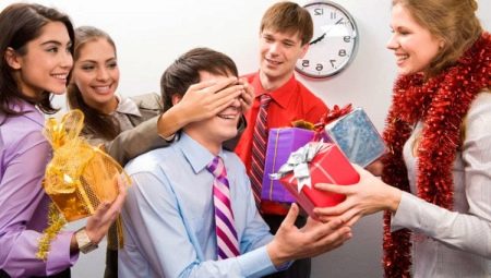 What to present to a male colleague for the New Year?