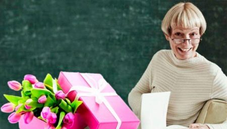 สิ่งที่จะนำเสนอให้กับครูสำหรับตอนเย็นของการประชุมผู้สำเร็จการศึกษา?