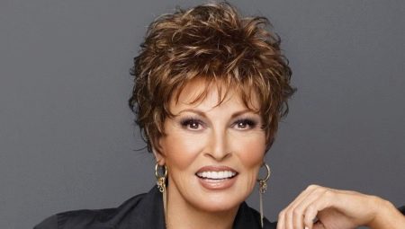 ทรงผมและทรงผมสำหรับผู้หญิงที่มีอายุมากกว่า 50 ปีสำหรับผมสั้น