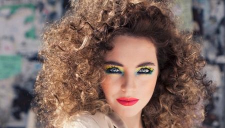 Women's hairstyles of the 90s: features and types