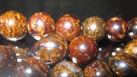 Bronzite: คำอธิบายของหินคุณสมบัติและการใช้งาน