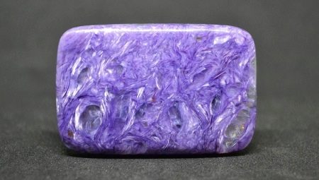 Charoite: who suits, value and properties