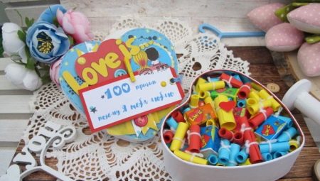 What can a girl give for an anniversary of a relationship?