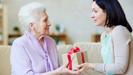 What can I give my mom for 70 years?