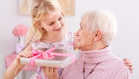 What to give grandmother for an anniversary?