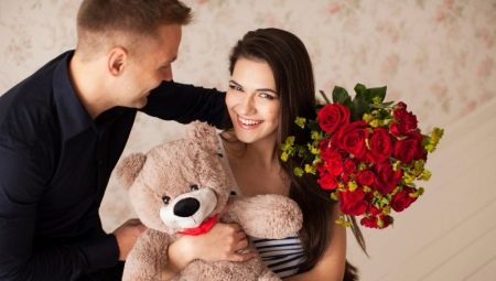 What to give a girl on February 14?