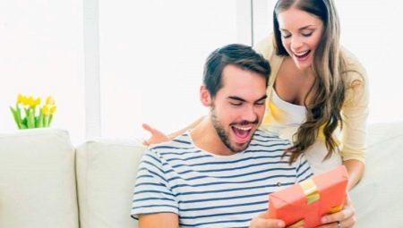 Ce să îi oferi unui prieten pe 23 februarie?