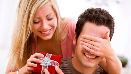 Apa yang perlu diberikan kepada kekasih anda untuk hari lahir anda?