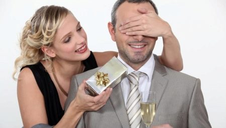 What to give a man 50 years old?