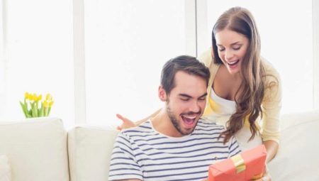 What to give a man for an anniversary?