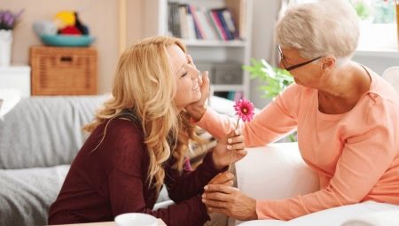 What to give a woman for 75 years?