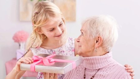 What to give a woman 85 years old?
