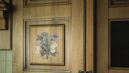 Decoupage of doors: beautiful ideas and performance features